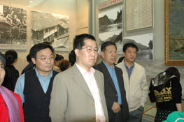 ， 公司政工部组织参观“伟大壮举、光辉历程”纪念红军长征展览。 